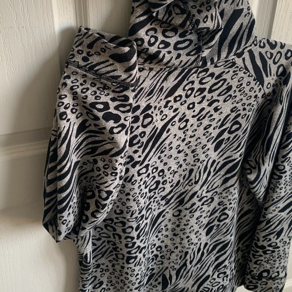 sz PM C D PETITES gray animal print pullover hoodie, CD petites, C.D. - Picture 5 of 7